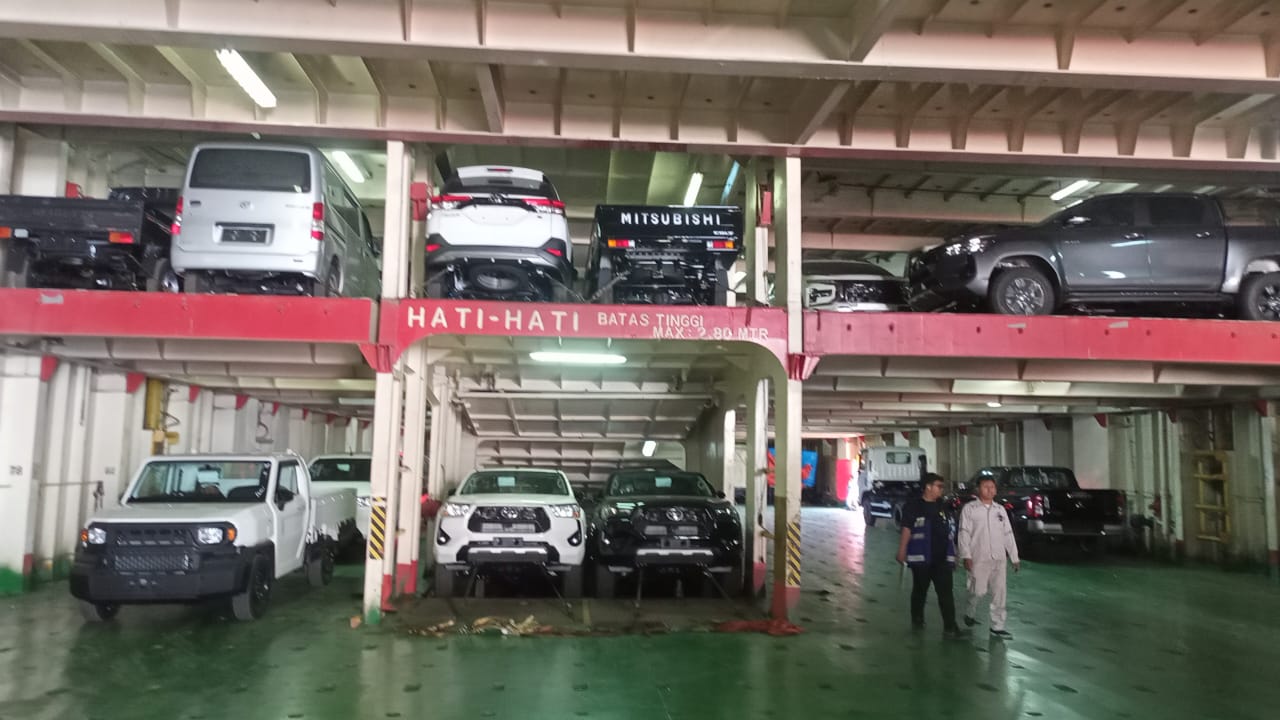Kendaraan di Deck Kapal